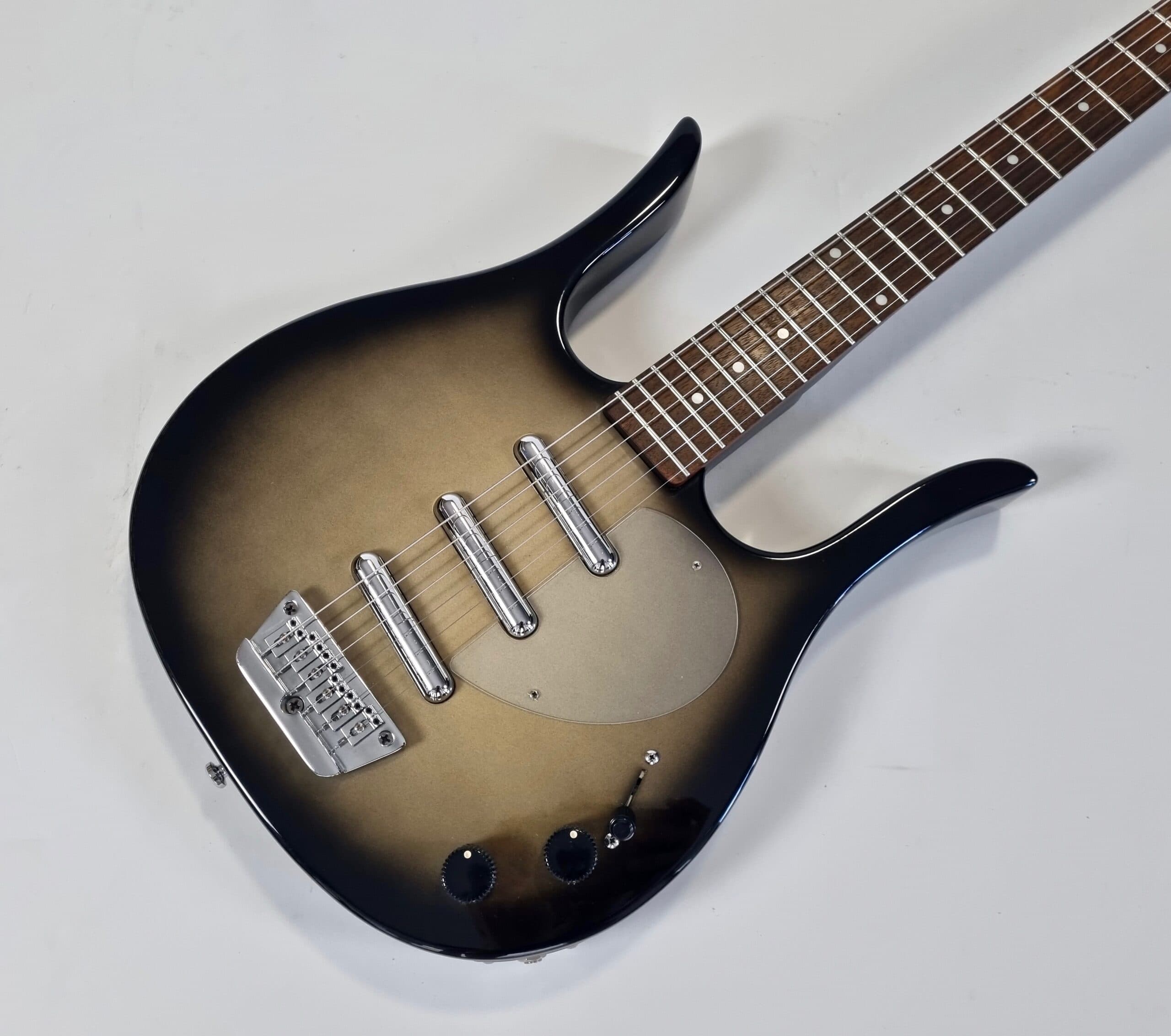 Danelectro Longhorn 3-Pickups Blackburst - Thumbnail 3
