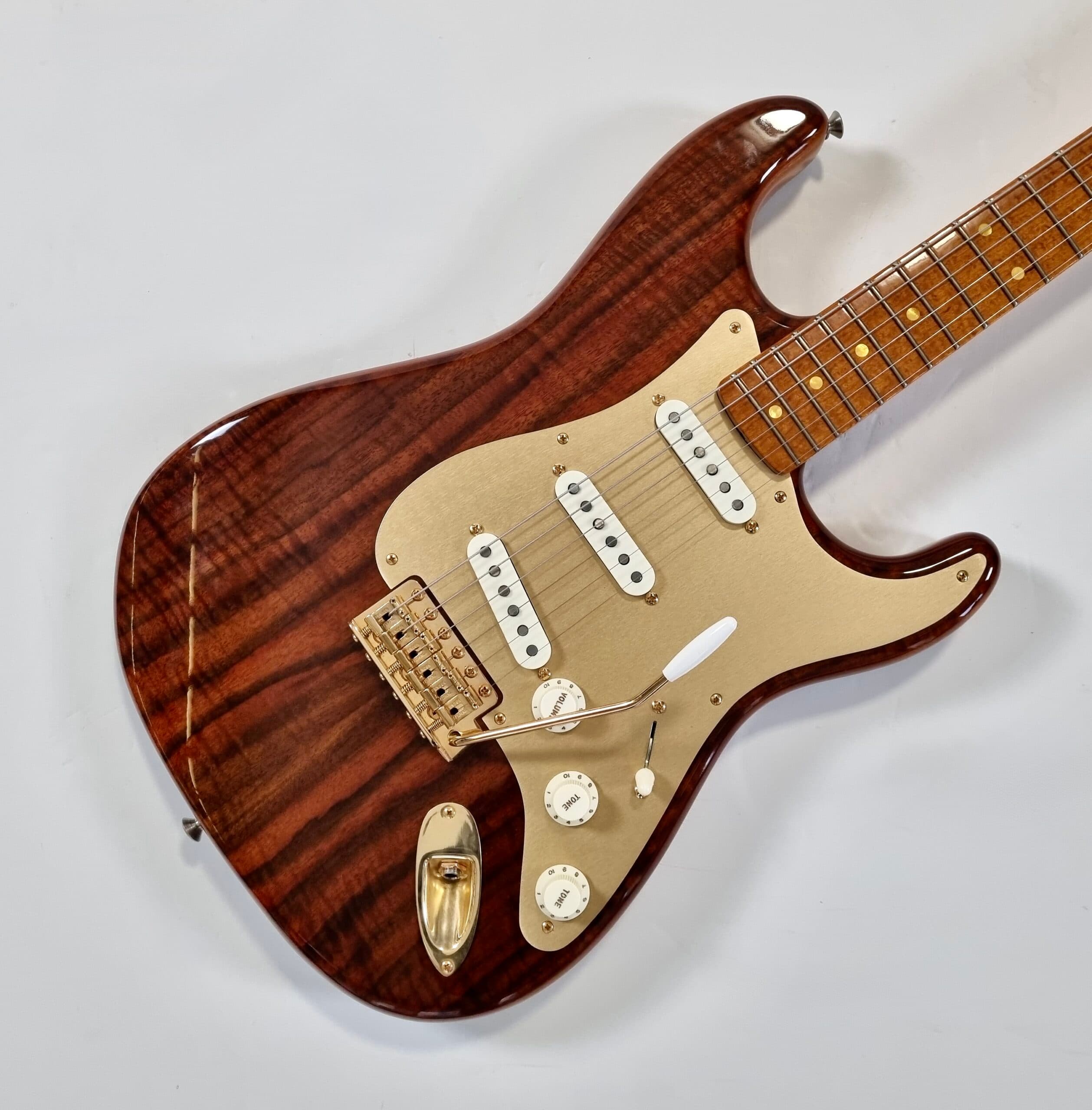 Fender Stratocaster Artisan Claro Walnut 2016 Custom Shop Amber Tinted - Thumbnail 3