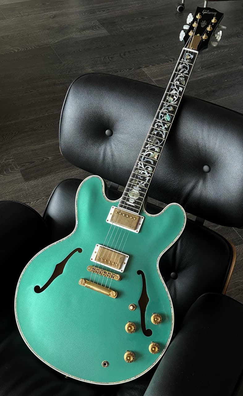 Gibson ES-335 Ultima Tree of Life Inlays Crimson Custom Shop Masterpiece - Thumbnail 2