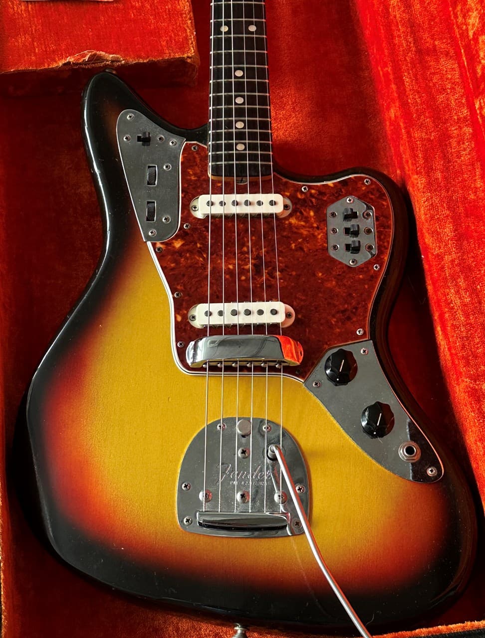 1965 Fender Jaguar L Series Sunburst All Original with Case - Thumbnail 2