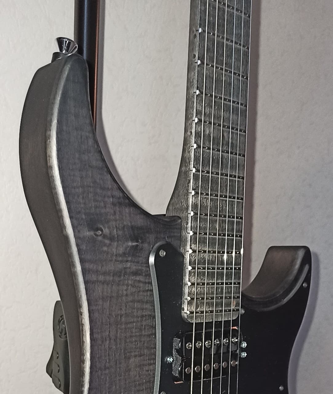 Vigier Excalibur Custom HSH Velour Noir Flamd Maple Neck HSH Amber Pick-ups MINT - Thumbnail 3