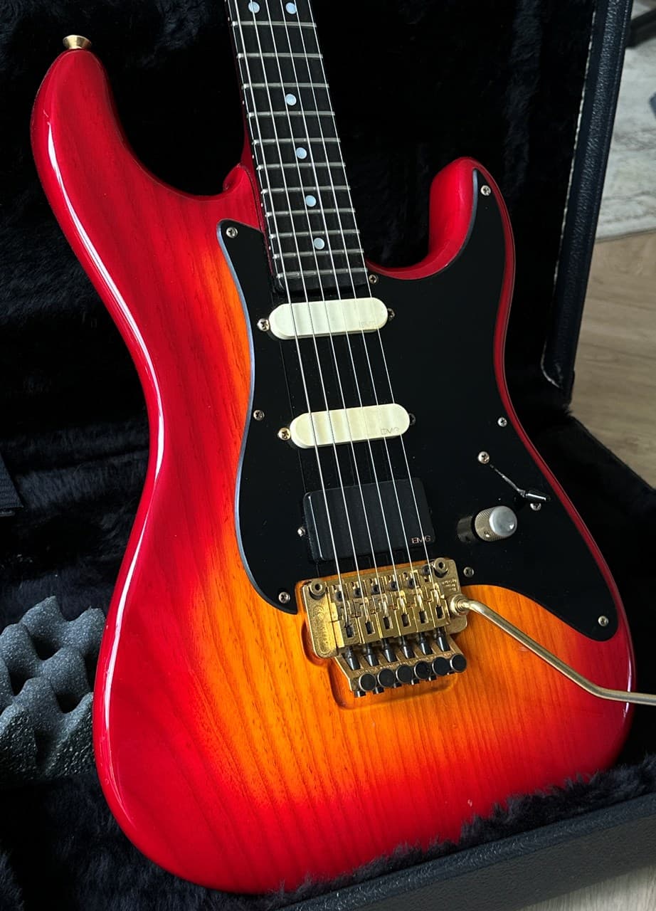 Valley Arts Steve Lukather Model Ultimate Collectable - Thumbnail 3