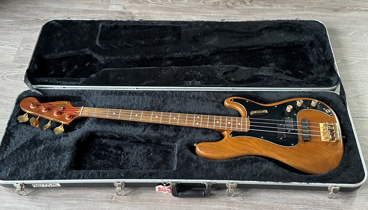 1983 Fender Precision Special Walnut Bass - Thumbnail 2