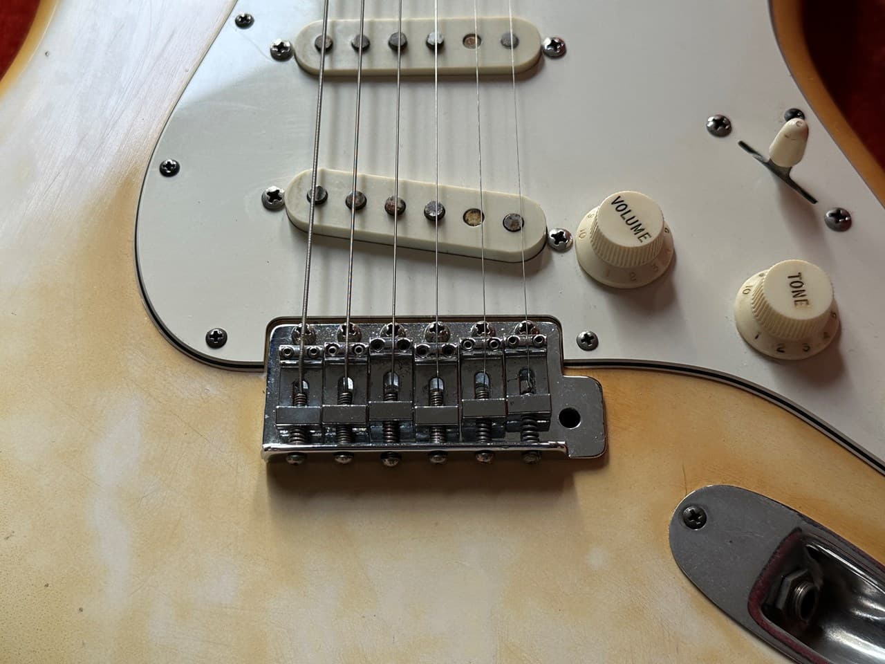 1973 Fender Stratocaster White Original Finish Black Bottom Pickups - Thumbnail 2