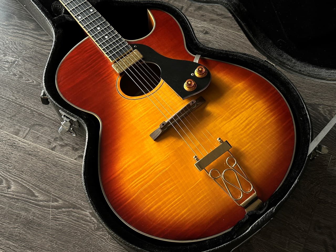 Washburn J-4 Hollowbody Archtop Flamed Maple Body - Thumbnail 2