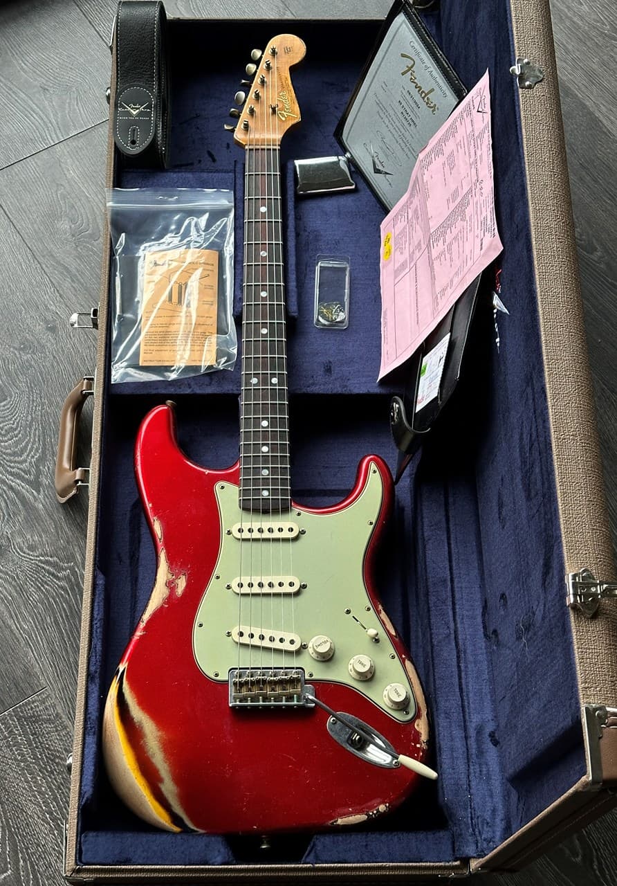 2024 Fender Stratocaster 1965 Heavy Relic Candy Apple Red over Sunburst - Thumbnail 2